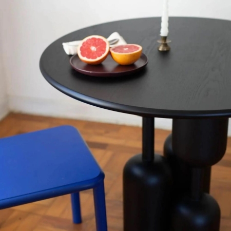 Stół z litego dębu Edera - aranżacja - czarny