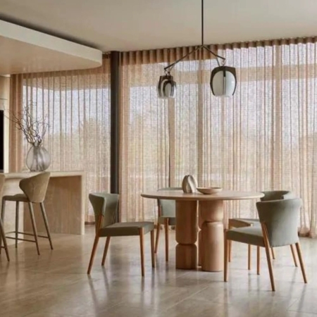 Okrągły stół Pillar z litego dębu - aranżacja