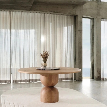 Okrągły stół z litego dębu Globo - aranżacja