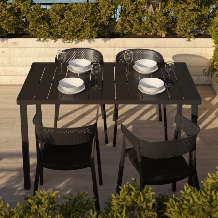 krzeslo-ogrodowe-sardo3-azurowe-oparcie-polipropylen-czarne widok aranżacja nr 2