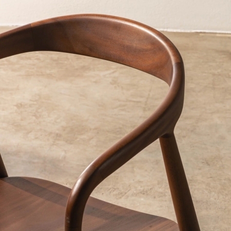 krzeslo-drewniane-ludwika-orzech-oparcie-ewoodland