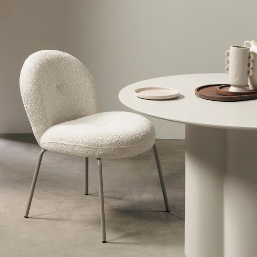 Przejdź do produktu Krzesło tapicerowane FIORI – jasnobeżowe, miękkie i stylowe