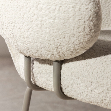 krzeslo-z-podlokietnikami-fiori-bezowe-nogi-bezowe-podlokietnik-ewoodland