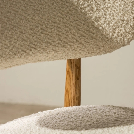 krzeslo-drewniane-amalfi-biale-dab-tkanina-boucle-ewoodland