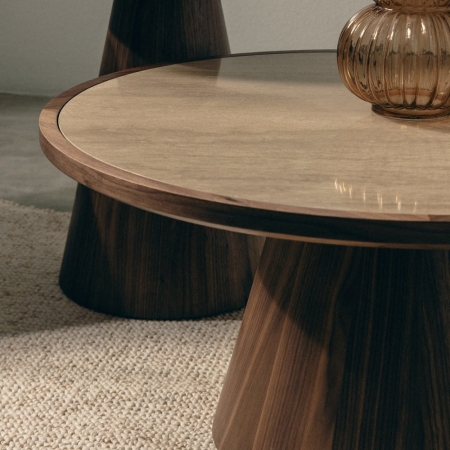 Stolik KYOTO w aranżacji salonu, zbliżenie – elegancja i naturalne materiały ewoodland.pl