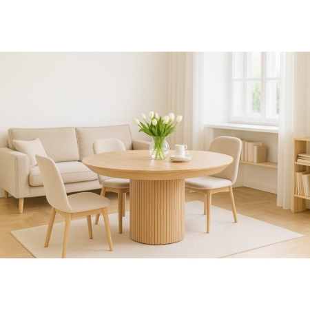 Stół POLA OAK w aranżacji wnętrza w stylu japandi – fornir dębowy, blat 130 cm, ryflowana podstawa ewoodland.pl