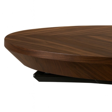 Widok z przodu, zbliżenie na blat orzecha amerykańskiego – blat stołu LISA | ewoodland.pl