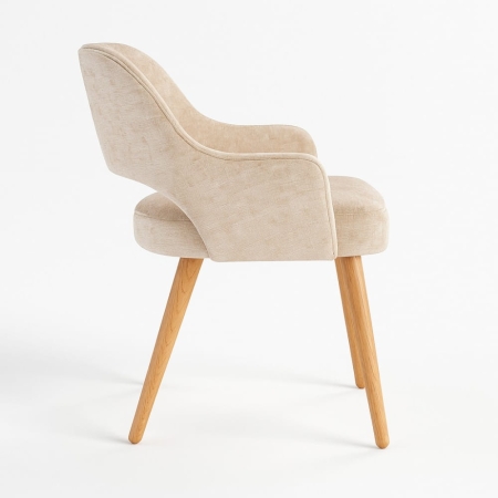 Zdjęcie boczne krzesła tapicerowanego MERCY PLUS – beżowe, dębowe nogi ewoodland.pl