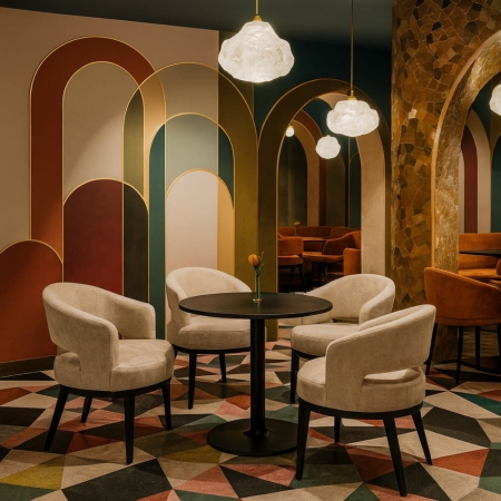 Krzesło fotelowe ALKMAAR – w aranżacji eleganckiej restauracji – ewoodland.pl
