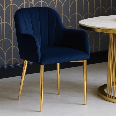 Eleganckie krzesło tapicerowane Tulip Glamour, granatowy velvet, złote nogi w połysku - aranżacja dla ewoodland.pl