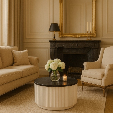 Elegancki stolik kawowy Treviso - czarny marmur naturalny, biała podstawa z drewna mango - aranżacja