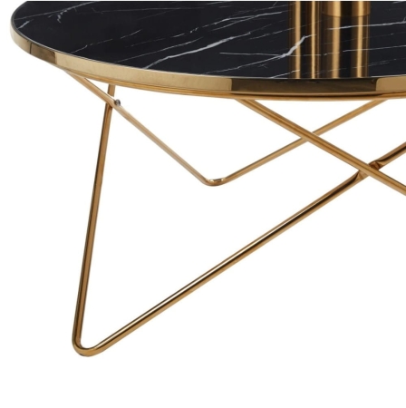 Stolik kawowy Mateo czarny - zbliżenie na złotą podstawę ewoodland.pl