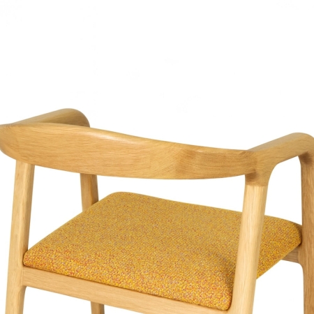 Krzesło Kate dąb naturalny, żółte siedzisko - zbliżenie z prawego tyłu na oparcie ewoodland.pl