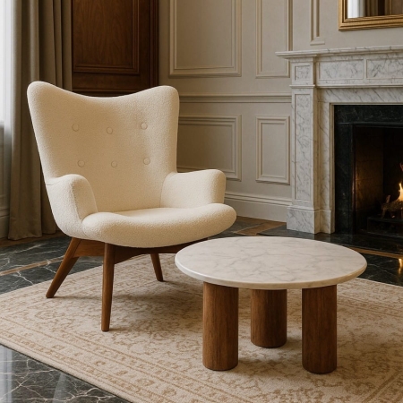 Designerski fotel tapicerowany Angel - w aranżacji ekskluzywnego salonu ze stolikiem kawowym ewoodland.pl