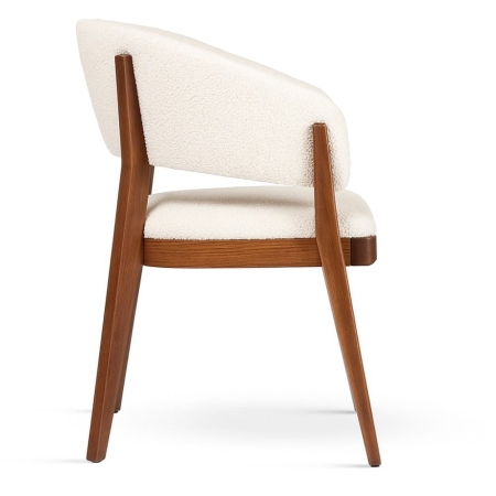 Krzesło tapicerowane Woody, lite drewno i personalizacja - widok z boku, orzech, tkanina boucle kremowa ewoodland.pl