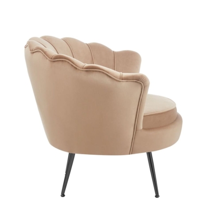 Elegancki tapicerowany fotel Muszelka, velvet cappuccino, widok od boku