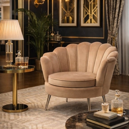 Elegancki tapicerowany fotel Muszelka, velvet cappuccino, aranżacja Art Deco