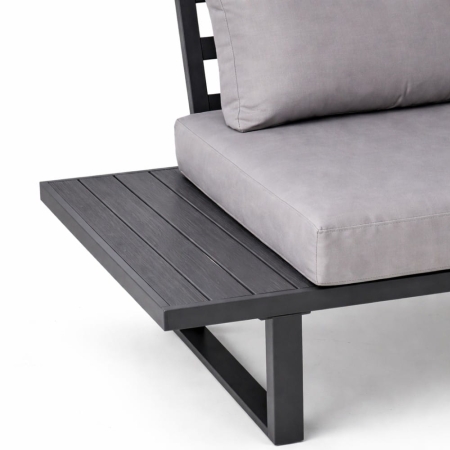 Zbliżenie ramy aluminiowej narożnika ogrodowego Bali