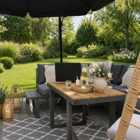 Narożnik ogrodowy aluminiowy Bali ze stolikiem polywood widok z ogrodu