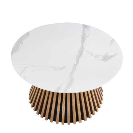 Valenti - okrągły stolik kawowy 80 cm blat imitacja białego marmury lamelowa noga w kolorze dąb naturalny widok od góry