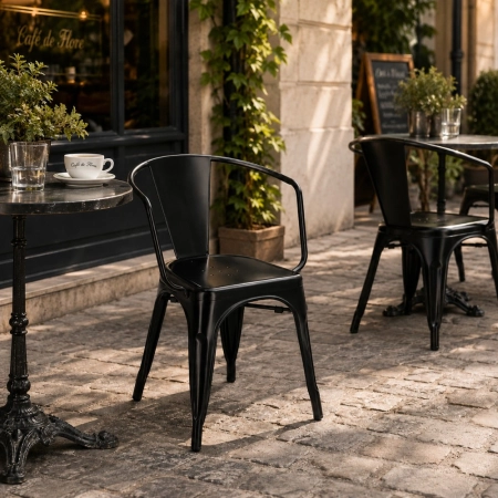 krzesło John Arms czarne aranżacja metalowe krzesło sztaplowane z podłokietnikami ewoodland.pl
