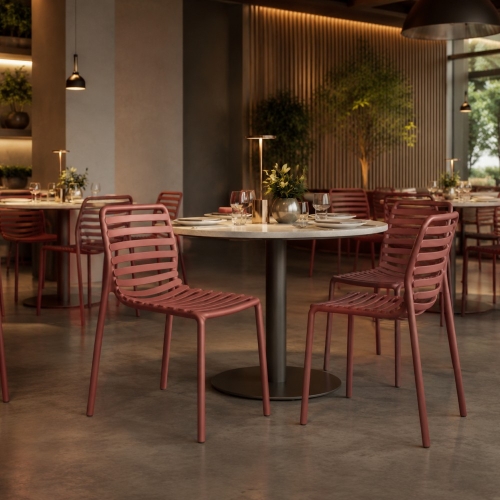 Przejdź do produktu Krzesło zewnętrzne Doga Bistrot Marsala malinowe sztaplowane