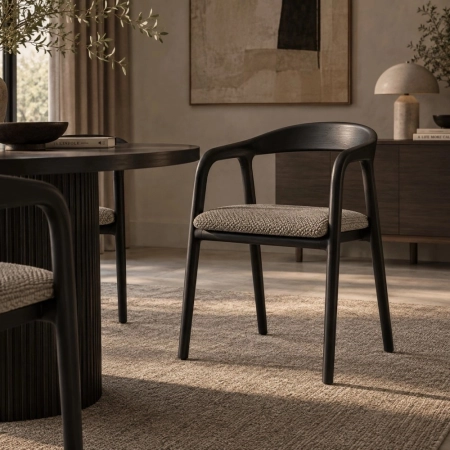 krzesło Kate HOLMS z litego drewna w aranżacji jadalni modern organic ewoodland.pl