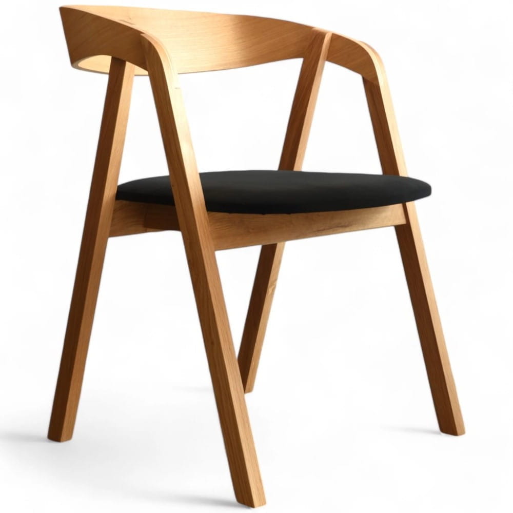 Krzesło sztaplowane z drewna dębowego Hugo Oak - widok profilowy, czarna tapicerka ewoodland.pl