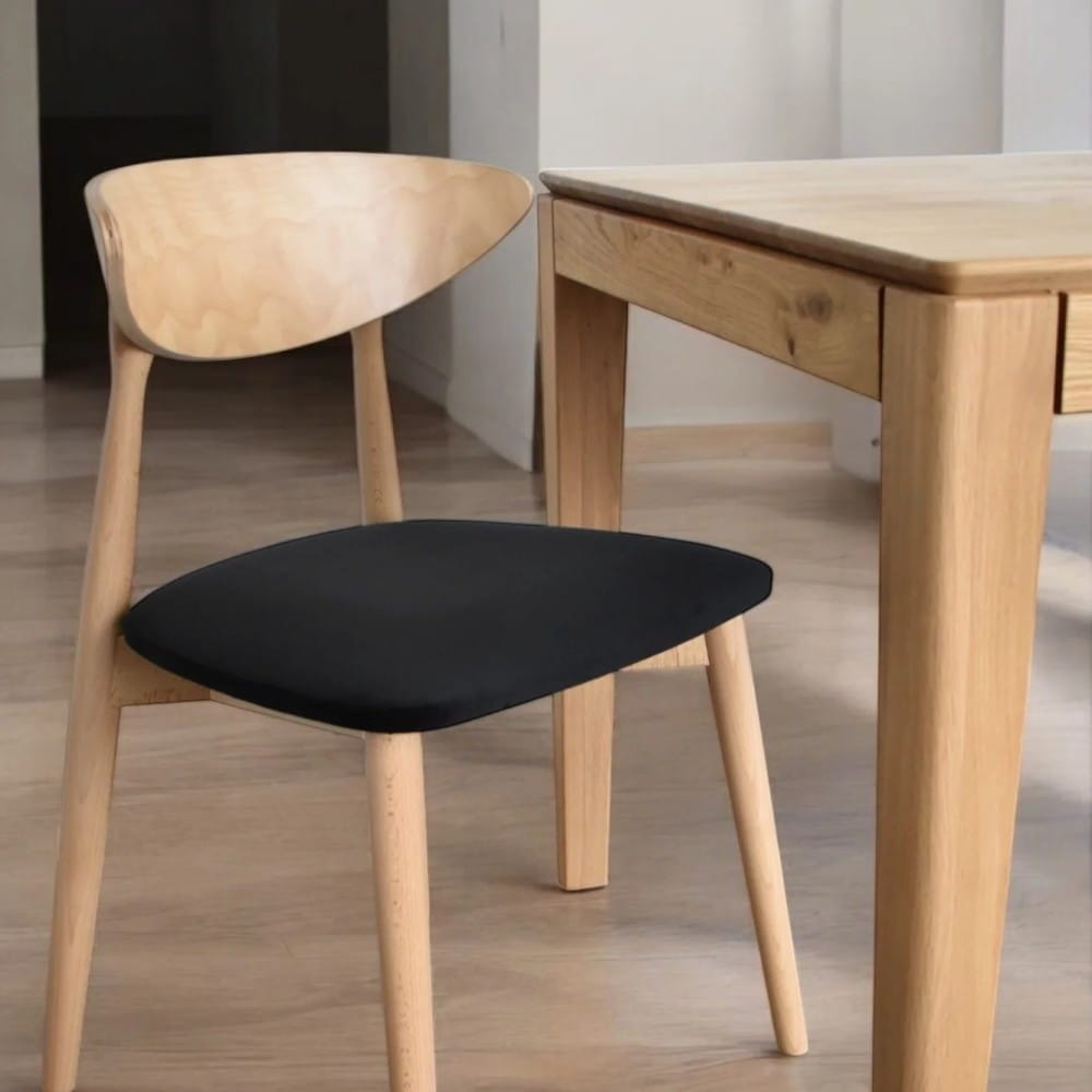 krzesło KAYAK w aranżacji jadalni z drewnianym stołem