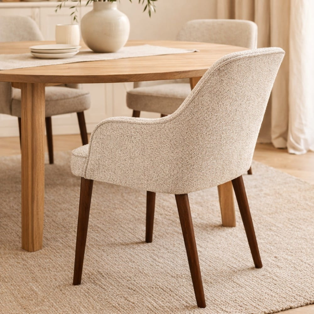 krzeslo-tapicerowane-z-podlokietnikami-aura-do-jadalni-w-aranzacji-ewoodland.pl