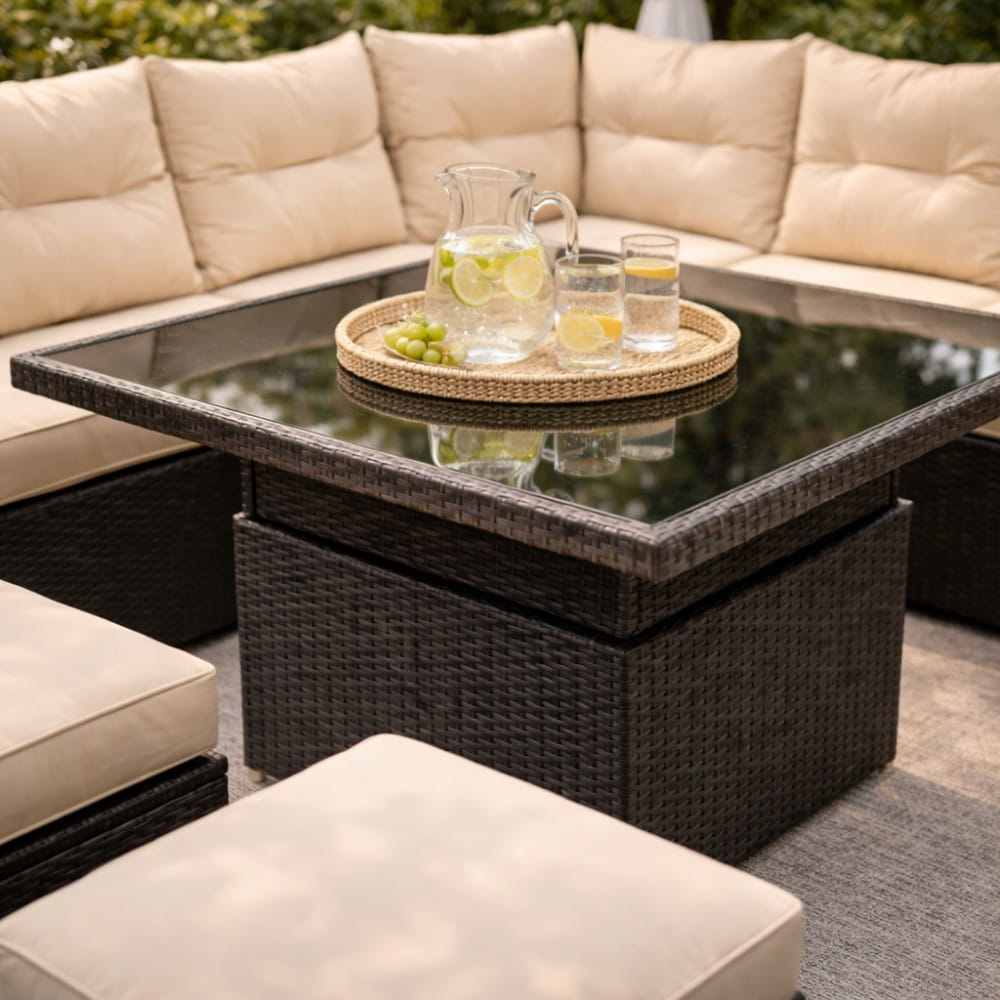 stół ogrodowy toscana szklany blat i plecionka rattanowa elegancki detal